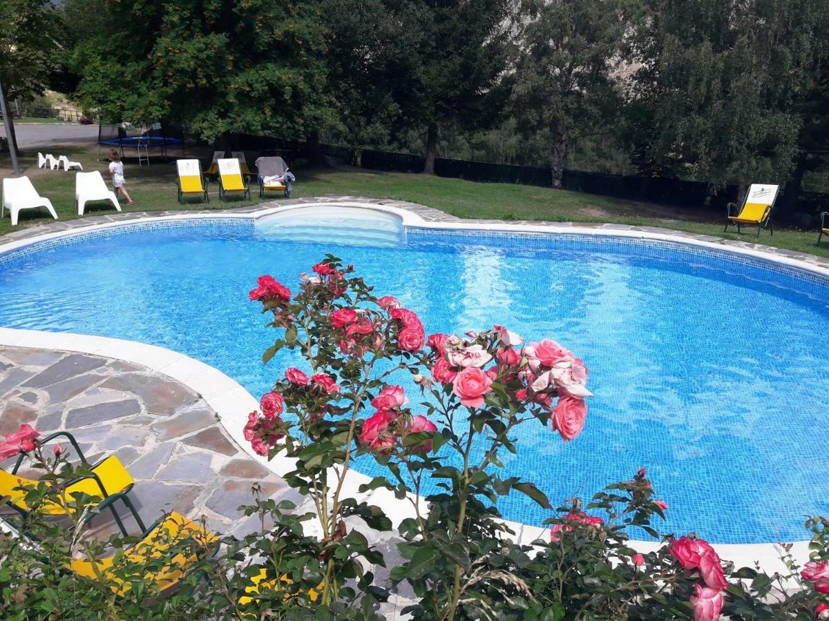 Hotel Or Blanc Espot Esterno foto